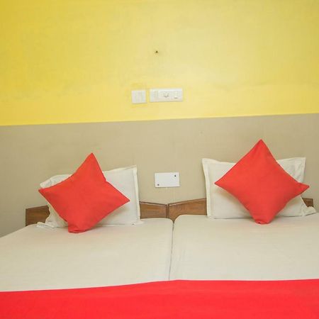 Oyo 44995 Royal Park Hotel Māldah Екстериор снимка